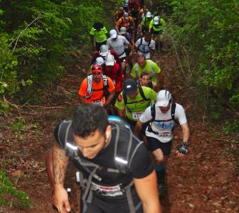 Sortie de la mangrove. un parcours de trail inhabituel, mais très enrichissant. Dépassement de soi assuré