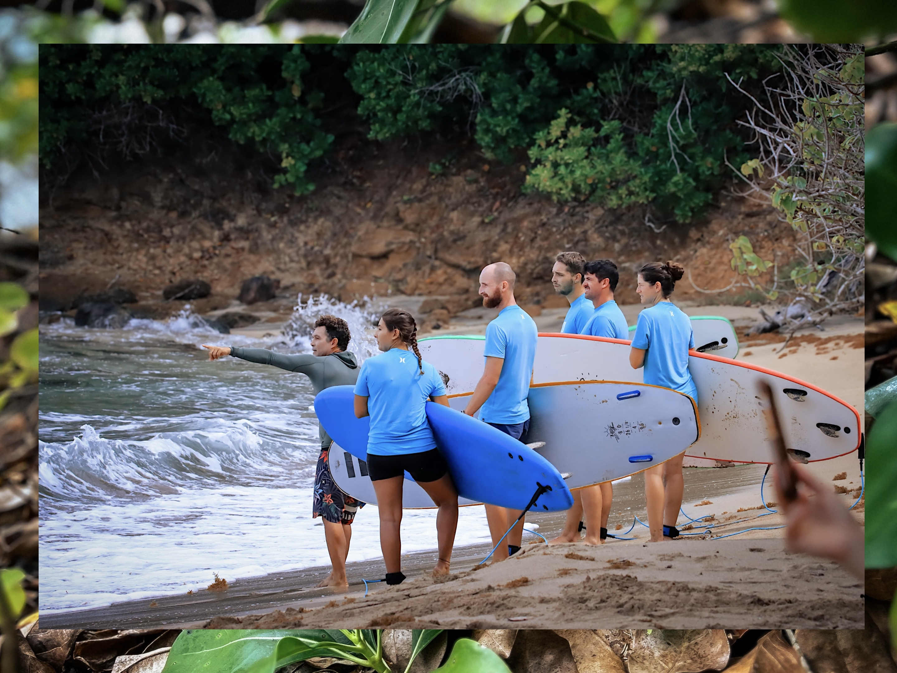 L'équipe Surf Evolution prête pour une session de surf en Martinique
